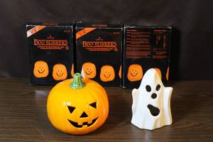 lot 14 image: Halloween decor pumpkin lights glass pumpkin and ghost