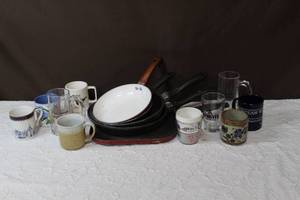 lot 19 image: lot of frying pans and more
