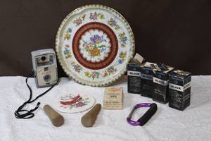 lot 26 image: Imperial Mark 27 cameratray made in England designed by daherplaque with a cardinal on it and much more see pictures