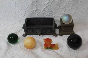 lot 45 image: Chinese Feng Shui dragon figurine and  4  spheres trinket box see pictures