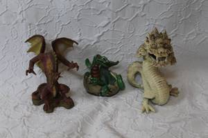 lot 48 image: 3-Collectible dragon figurines  see all pictures