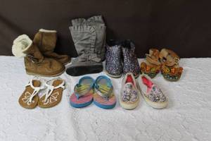 lot 53 image: little girls size 7 to 9 shoes