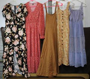 lot 122 image: Dresses xs to medium brands like Skuesheinsincerely jules and more