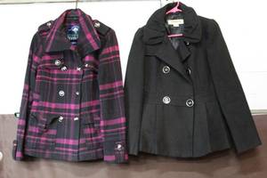 lot 128 image: 2 jackets medium in size and brands are Hydraulicenlightened outerwear green with envy