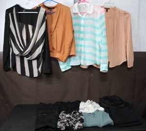 lot 129 image: Mixed lot of forever 21 small to X-small