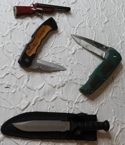 lot 106 image: Lot of knives and a gun lighter untested