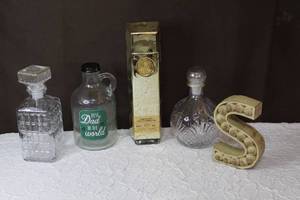 lot 112 image: Lot of decanters