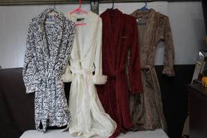lot 137 image: Small and x-small Robes brands like Calvin KleinVictorias secret and more