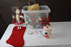 lot 151 image: Tote full of Christmas decor