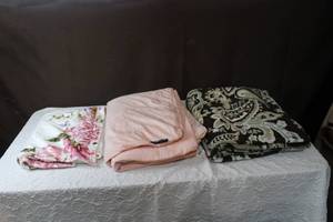 lot 169 image: Tranquility waited throw and other throw blankets