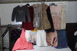 lot 173 image: Mixed lot of kids clothes