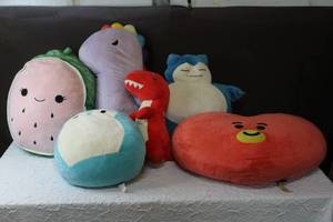 lot 178 image: Mixed lot of plushies