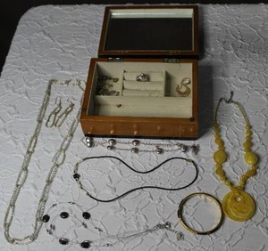 lot 188 image: Jewelry box the lid needs to be put back on but has some cool things like a ring that has 18K E (A) stamped on it  and a lot of other jewelry seen on pictures