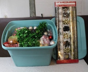 lot 207 image: Tote full of Christmas