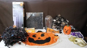 lot 209 image: Halloween lot in a tote