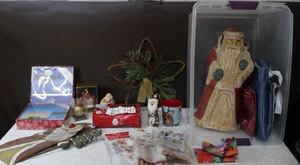 lot 210 image: Tote of Christmas things
