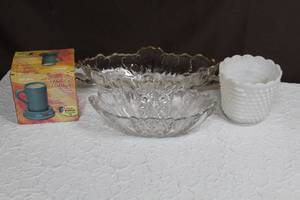 lot 250 image: Beverage warmer and Crystal bowls and vase