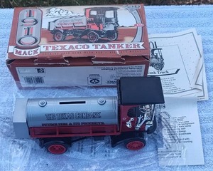 lot 280 image: Texaco Tanker 1910 Mack bank with key