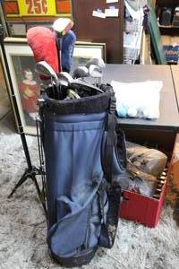 lot 296 image: Golf bag and clubs and balls