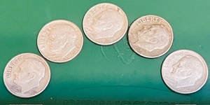 lot 143 image: Five (5) Silver 1950s-60s Roosevelt Dimes (Bid is times the&nbspquantity of 5)