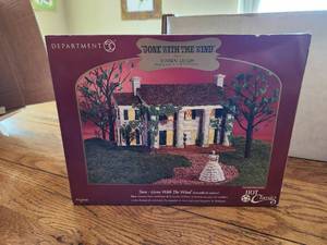 lot 20 image: Gone with the Wind - Department 56 collectible