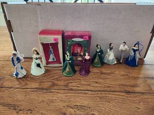 lot 14 image: Selection of collectible Gone with the Wind figures-ornaments