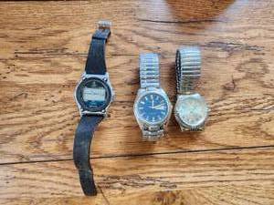 lot 38 image: Selection of 3 watches