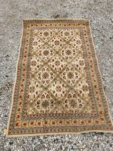 lot 41 image: Area Rug - 56x86