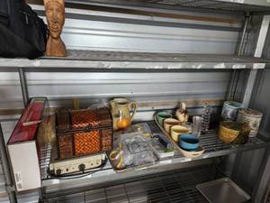 lot 129 image: Shelf lot