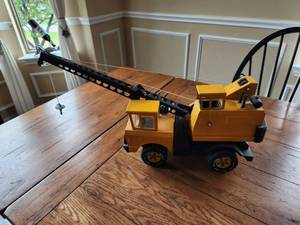lot 32 image: Vintage Tonka crane - truck