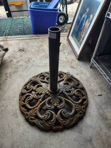 lot 22 image: Cast iron umbrella stand - very heavy