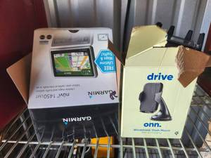 lot 18 image: Garmin GPS and phone holder