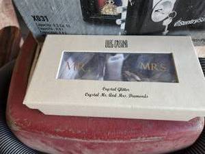 lot 45 image: Oleg Cassini crystal glitter paper weights