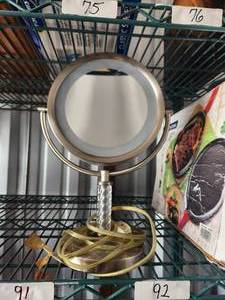 lot 92 image: Vanity makeup-vanity mirror with light
