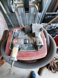 lot 120 image: Selection of air tools