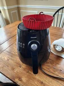 lot 44 image: Philips Air Fryer