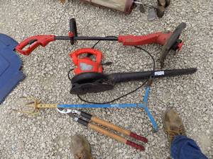 lot 449 image: CRAFTSMAN WEEDEATER, BLACK & DECKER BLOWER & CLAW