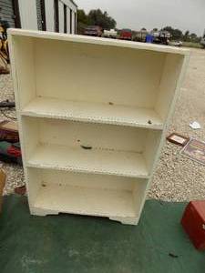lot 438 image: WHITE SHELF  3 SHELVES,  36 X 24 X 8