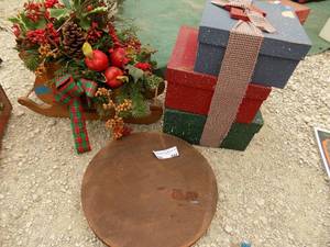 lot 444 image: CHRISTMAS DECORATIONS