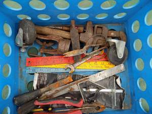 lot 434 image: TOOLS   VARIETY  PLIERS, WHHEL, SQUARE,  PIPE WRENCH PLUS  IN A CRATE