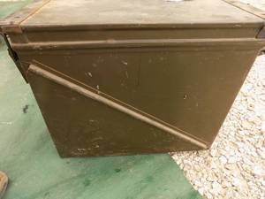 lot 415 image: METAL AMMO BOX