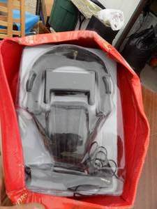 lot 422 image: WIRELESS HEADPHONES - BOX IS DAMAGED
