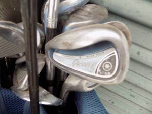 lot 418 image: WOODS - AFFINITY,  HAGEN JR.    IRONS - FINESSE  & HAGEN JR IN A GOLF BAG