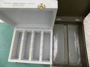 lot 423 image: CIRCUIT BOX & METAL BOX