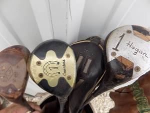 lot 393 image: GOLF CLUBS - WOODS  HOGAN, ULTRALIGHT, H &B, COUNTESS  & IRONS  PLUS A BAG HOTZ