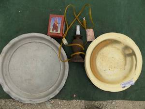 lot 403 image: SMALL LAMP, GOLD DISH , SILVER PLATTER AND A PENCILHOLDER