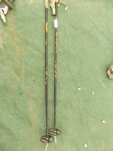 lot 400 image: SKI POLES