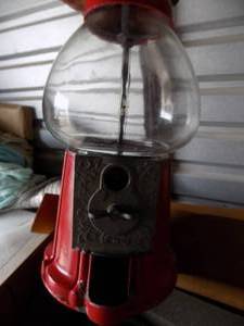 lot 390 image: GUMBALL MACHINE - APPEARS IN GREAT CONDITION