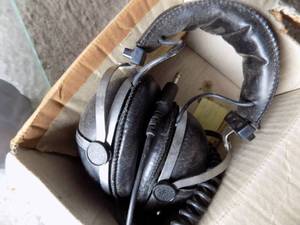 lot 388 image: PIONEER HEADPHONES