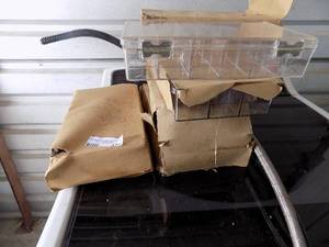 lot 377 image: DIVIDED CLEAR BOXESCONTAINORS  QTY 5 NEW